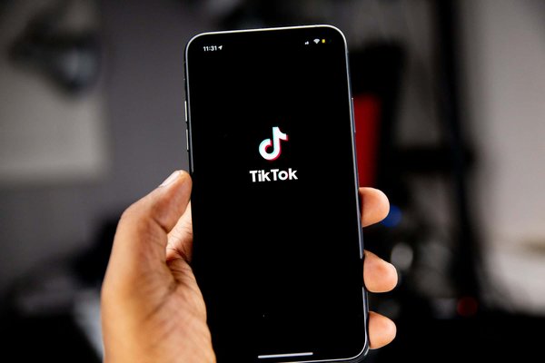 Quelles sont les meilleures pratiques pour les marques de mode vintage sur TikTok ?
